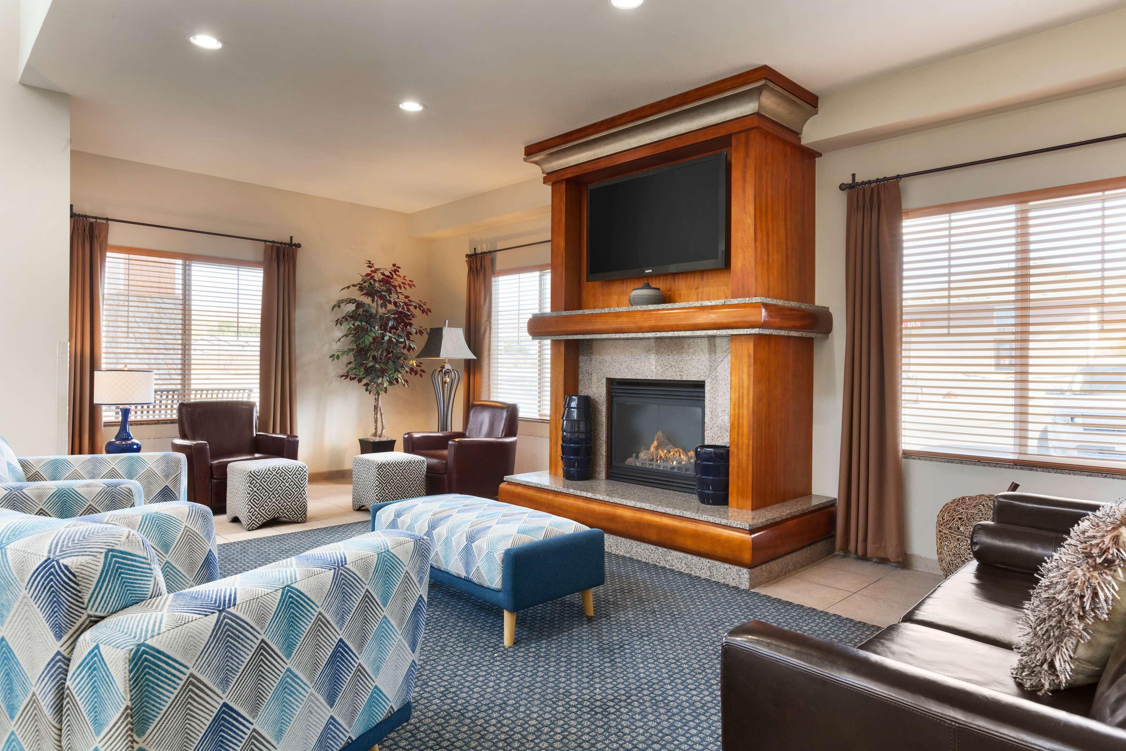 Best Western Plus Peppertree Inn At Оумак Екстериор снимка