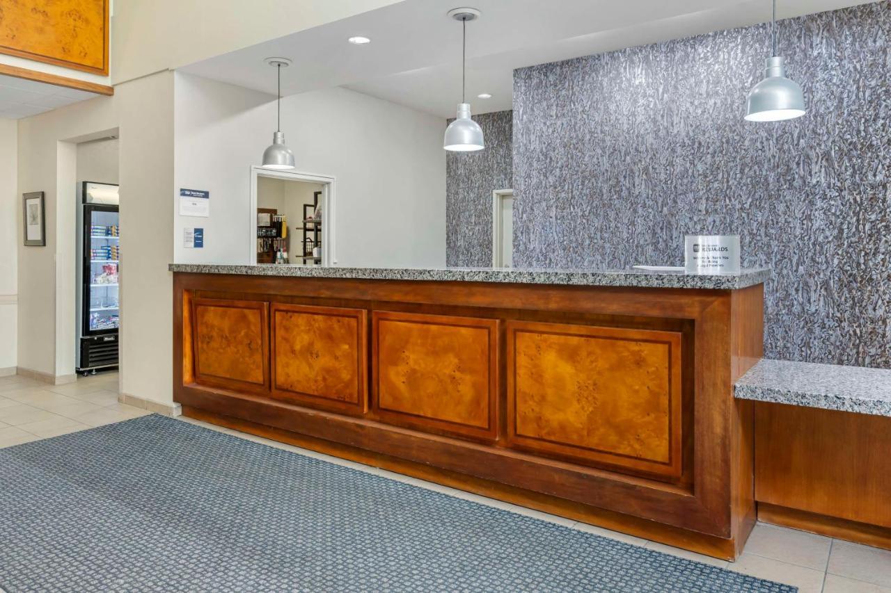 Best Western Plus Peppertree Inn At Оумак Екстериор снимка