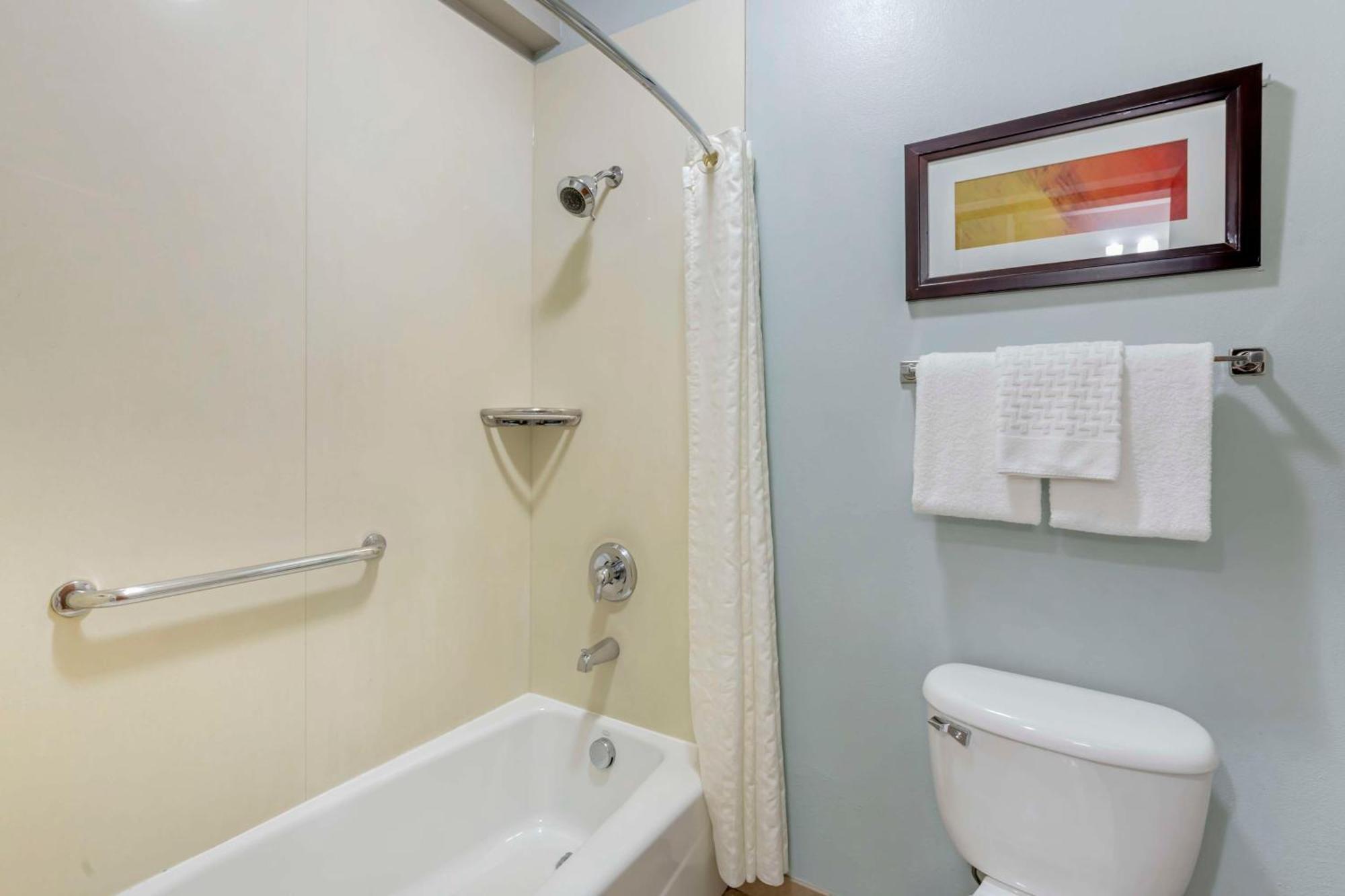 Best Western Plus Peppertree Inn At Оумак Екстериор снимка