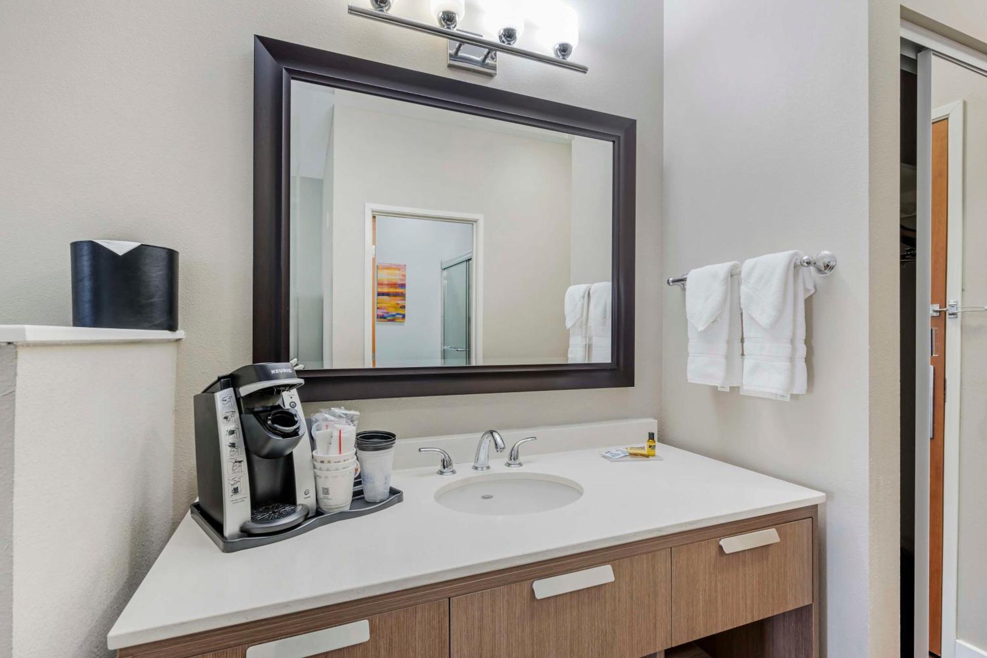 Best Western Plus Peppertree Inn At Оумак Екстериор снимка