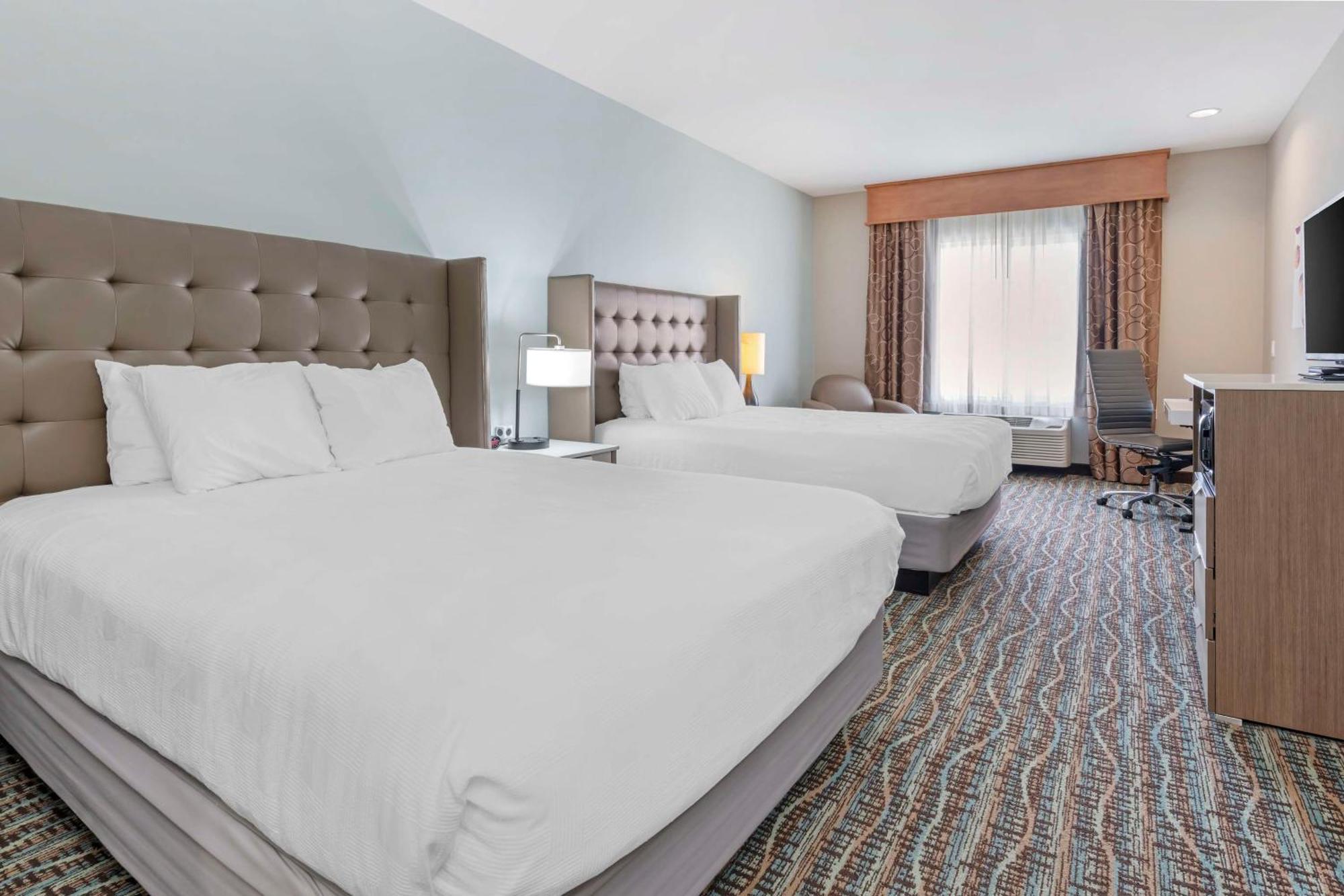 Best Western Plus Peppertree Inn At Оумак Екстериор снимка