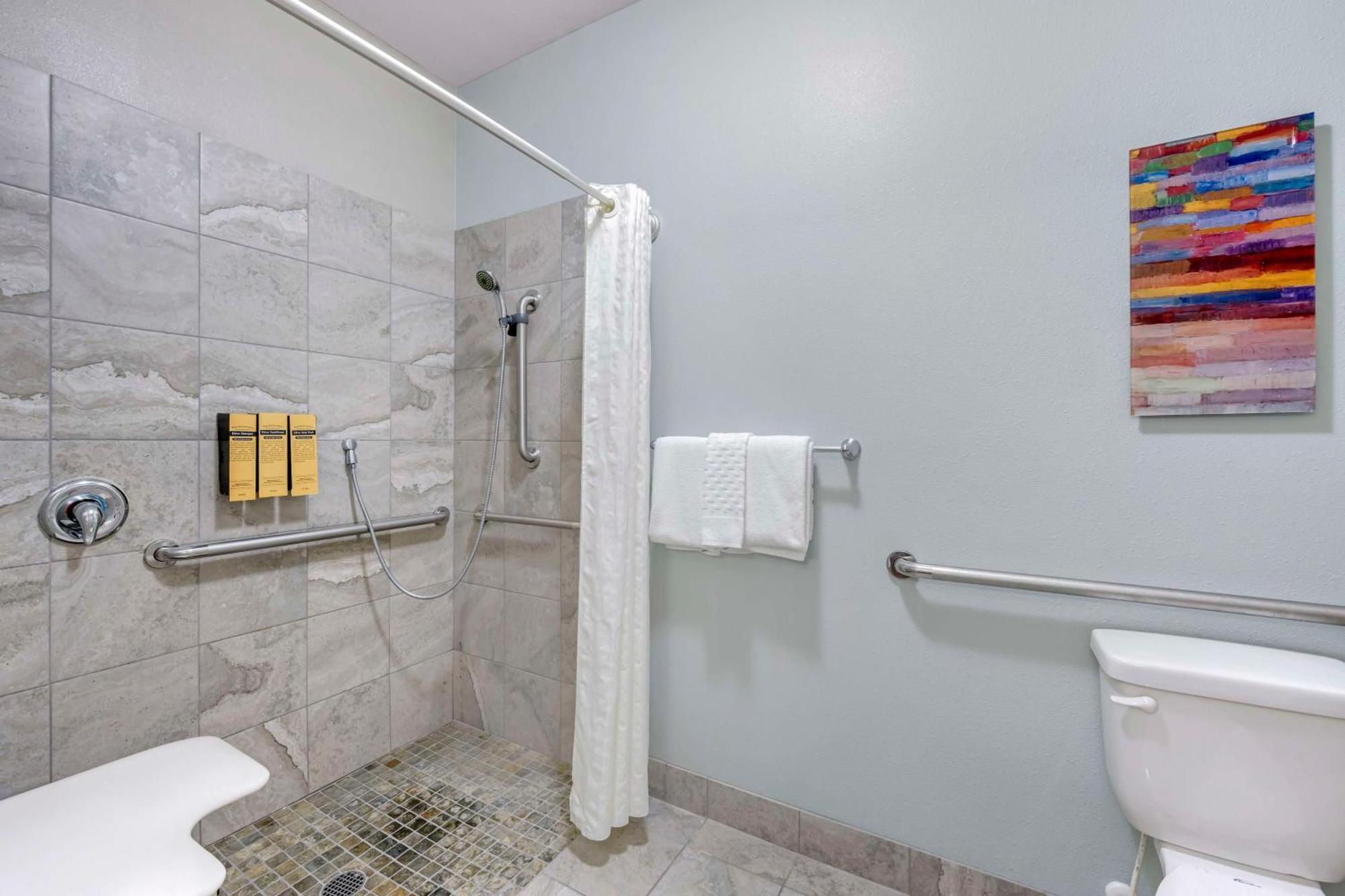 Best Western Plus Peppertree Inn At Оумак Екстериор снимка