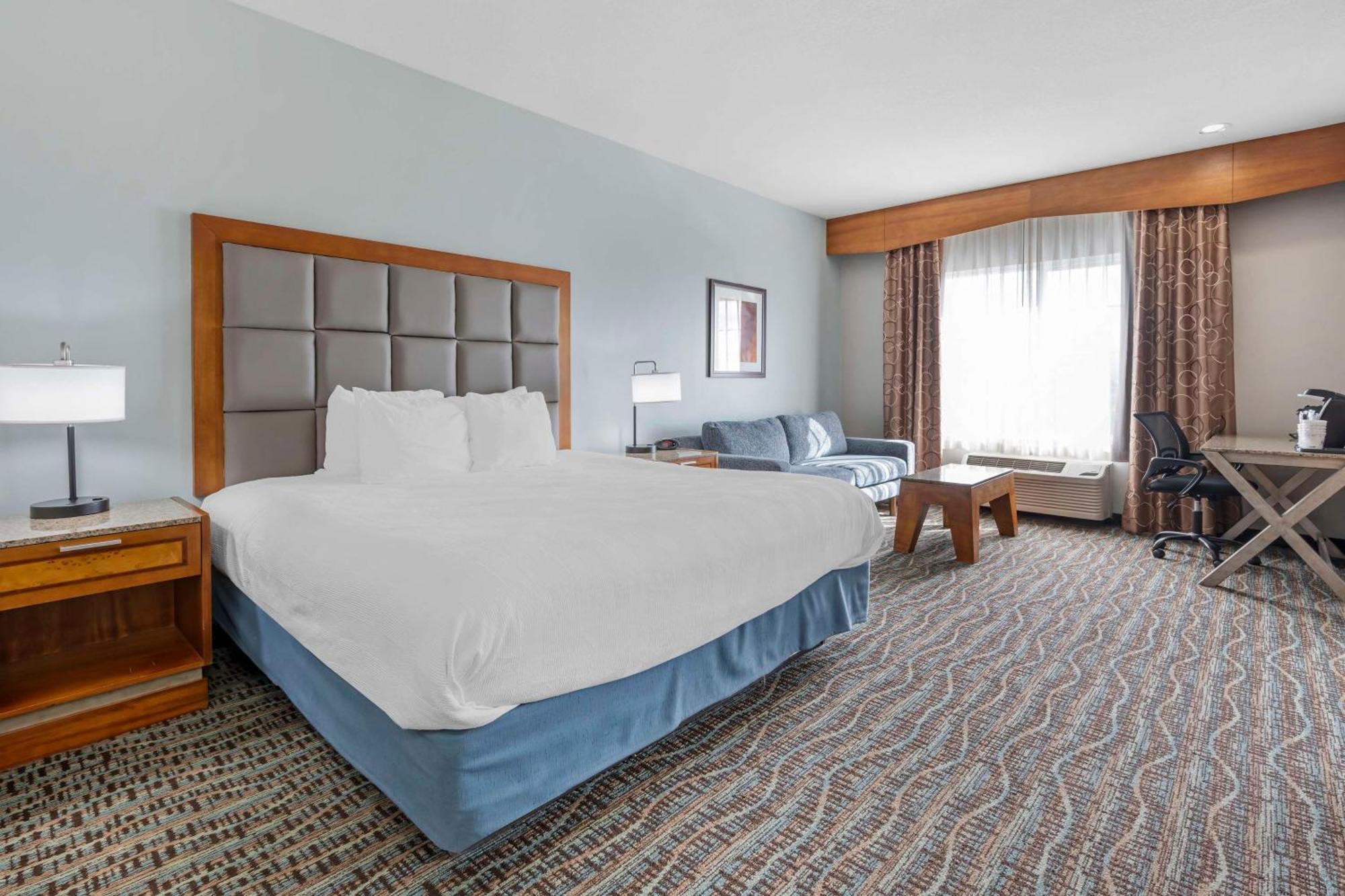 Best Western Plus Peppertree Inn At Оумак Екстериор снимка