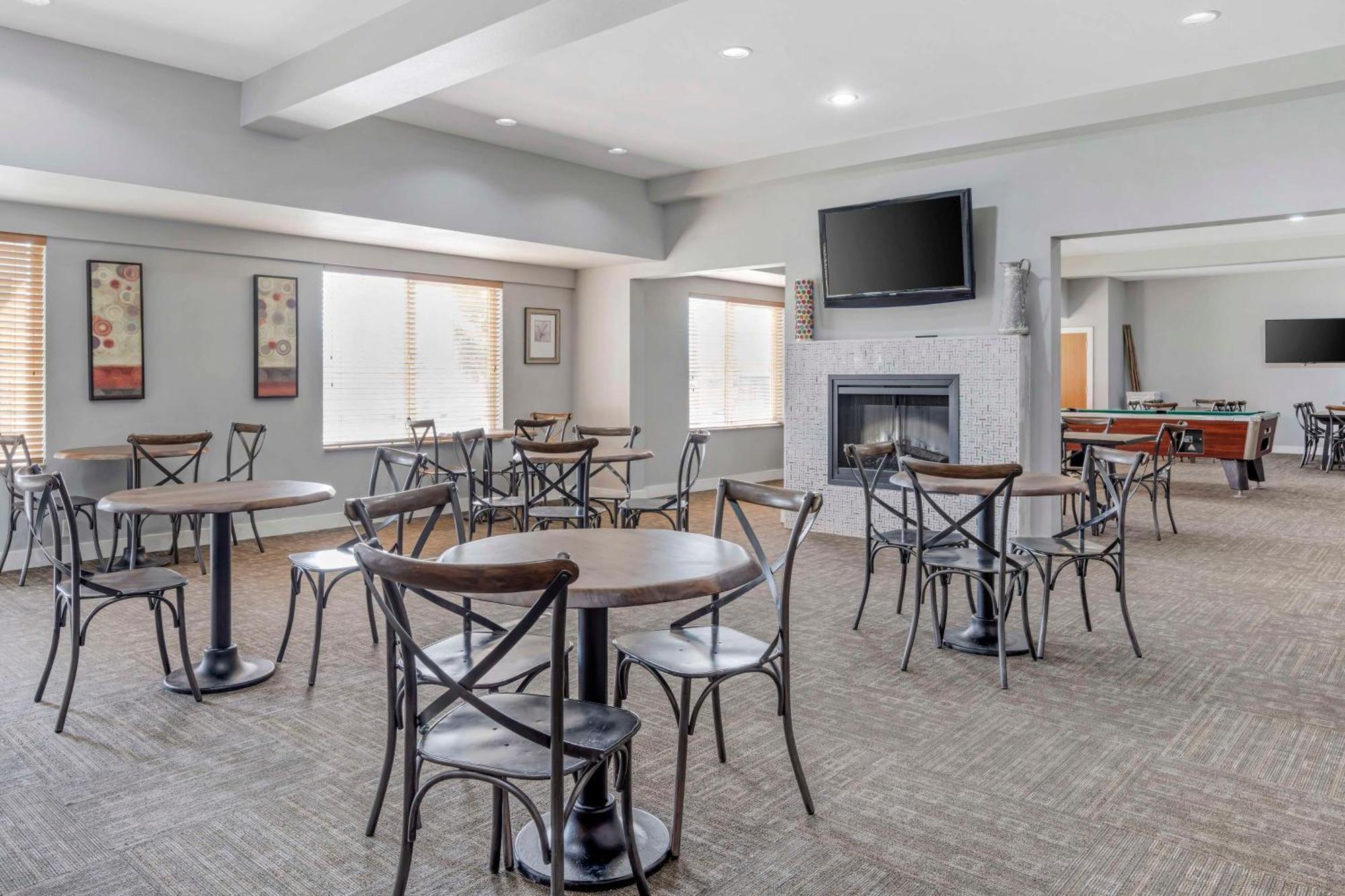 Best Western Plus Peppertree Inn At Оумак Екстериор снимка