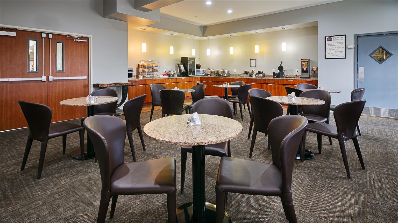Best Western Plus Peppertree Inn At Оумак Екстериор снимка
