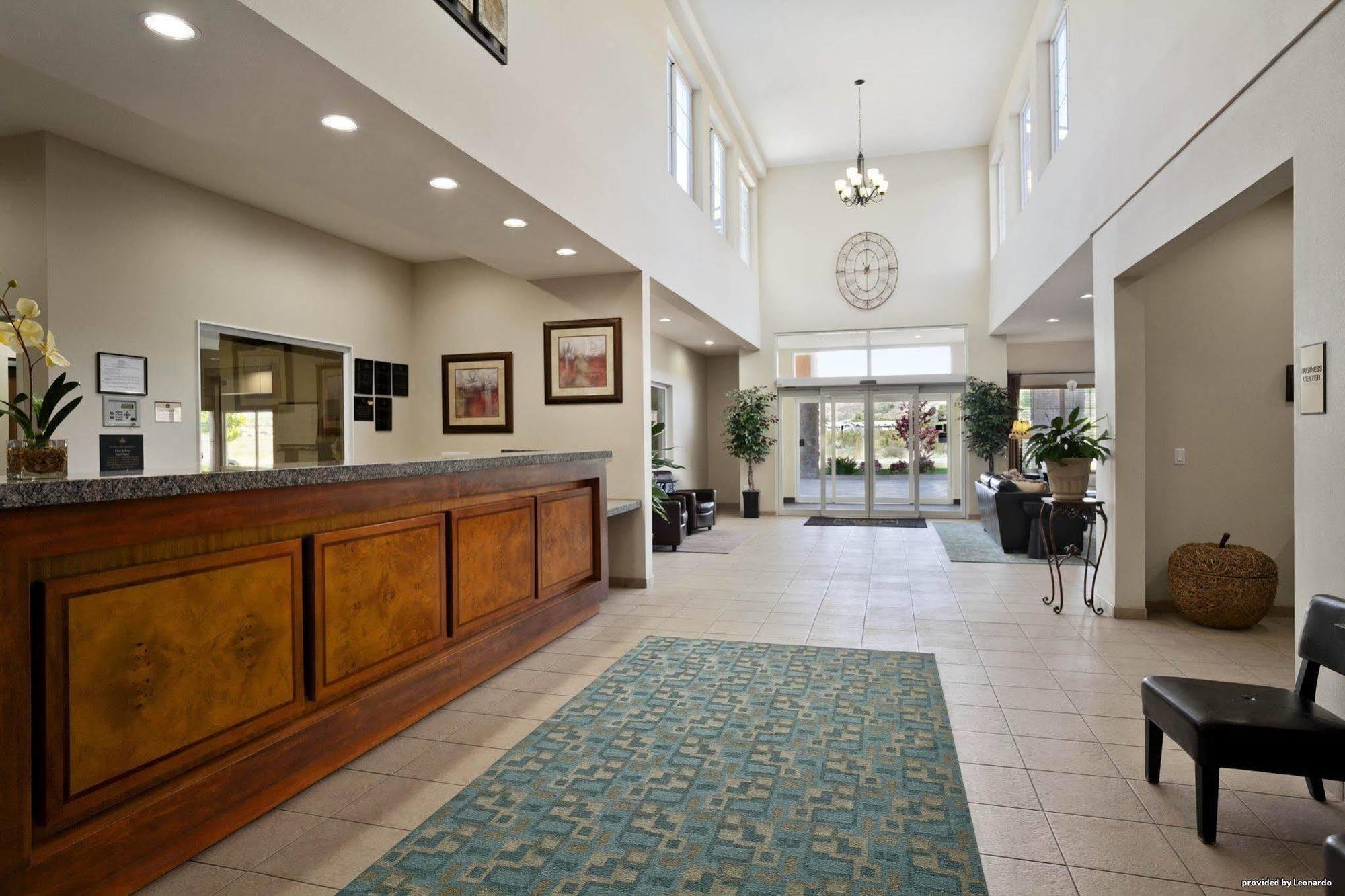 Best Western Plus Peppertree Inn At Оумак Екстериор снимка