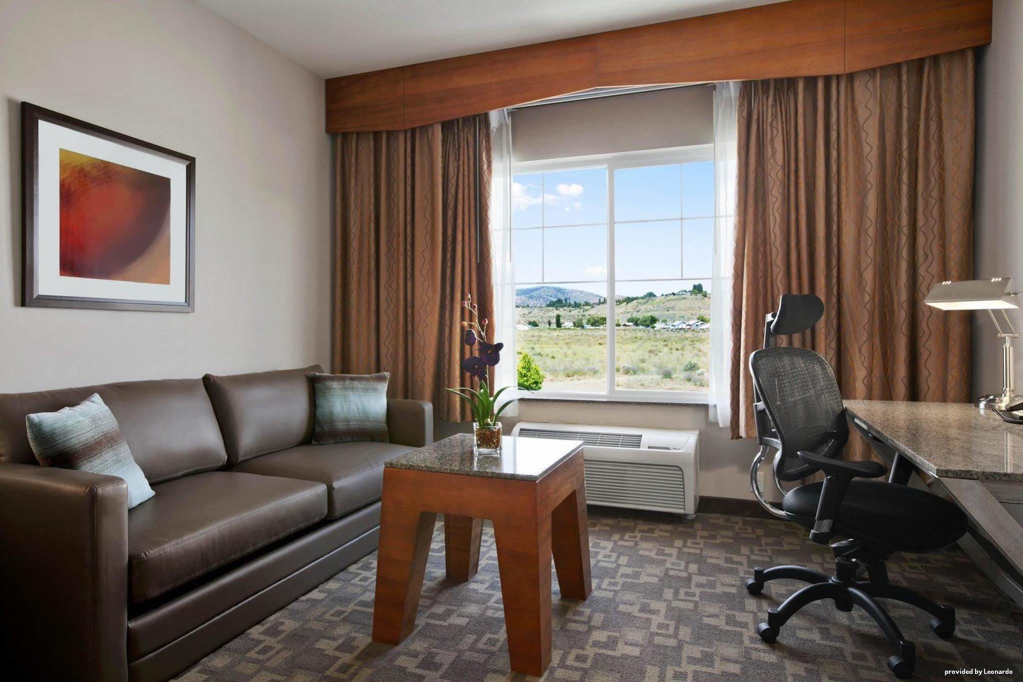 Best Western Plus Peppertree Inn At Оумак Екстериор снимка