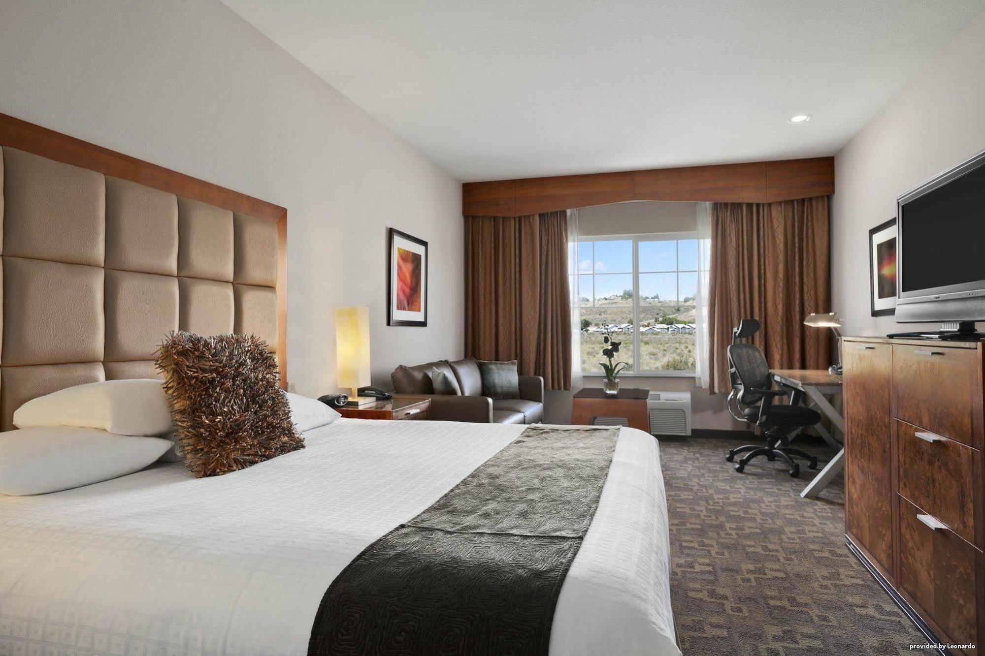 Best Western Plus Peppertree Inn At Оумак Екстериор снимка